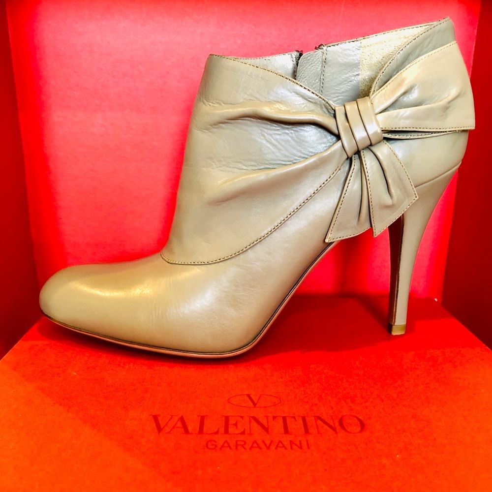 NWT - Valentino Garavani Booties - Brand New